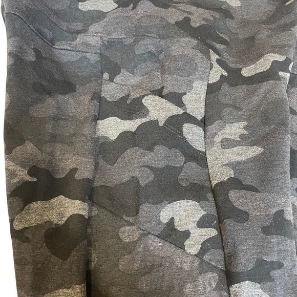 Cabi ATC Camo Leggings • Small • Excellent Condition - Picture 6 of 7